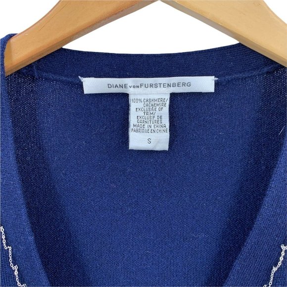 DVF Navy Blue 100% Cashmere Cardigan Chain Trim Size Small Diane Von Furstenberg - Picture 3 of 4